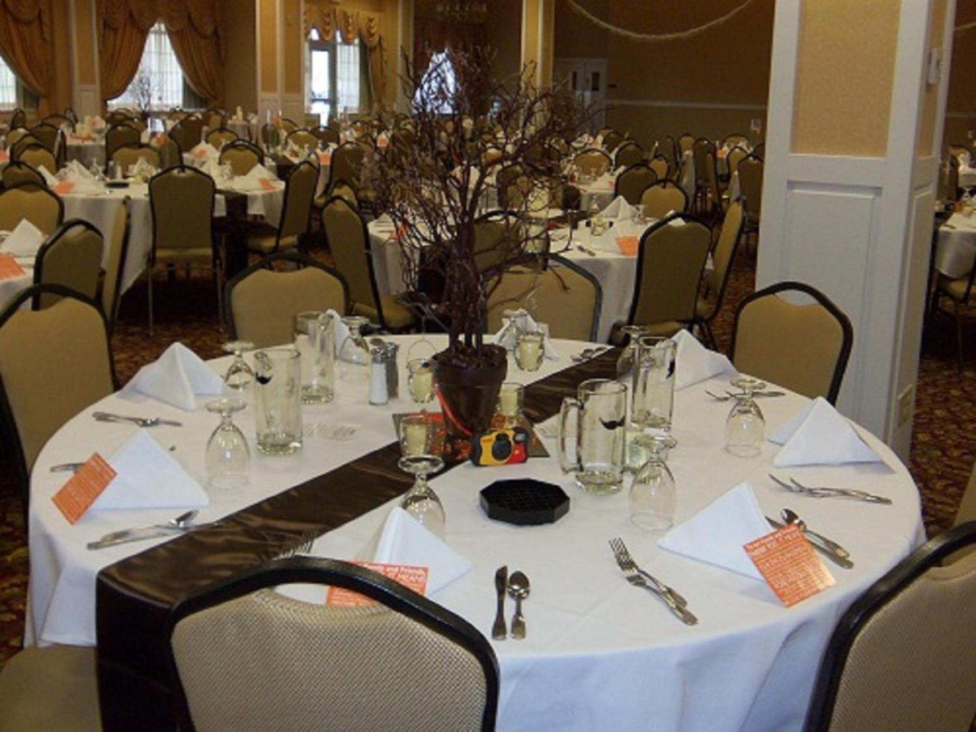 Town & Country Inn And Suites Quincy Restaurant photo